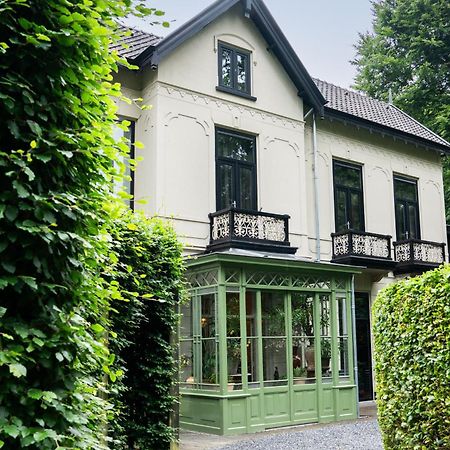 Boutique Hotel Villa Trompenberg ฮิลเวอร์ชุม ภายนอก รูปภาพ
