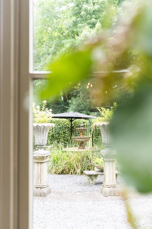 Boutique Hotel Villa Trompenberg ฮิลเวอร์ชุม ภายนอก รูปภาพ