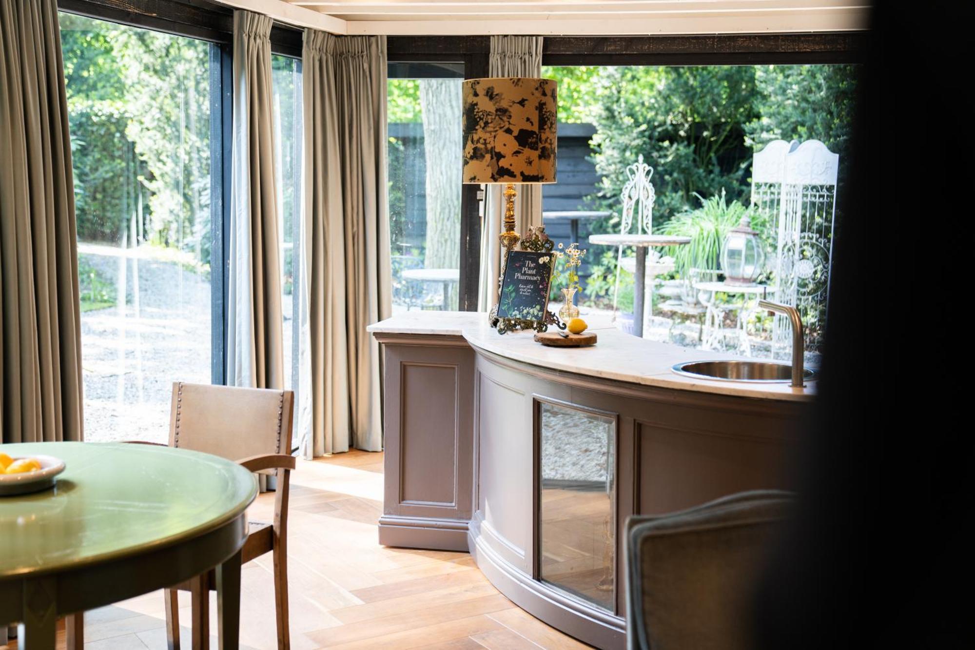 Boutique Hotel Villa Trompenberg ฮิลเวอร์ชุม ภายนอก รูปภาพ