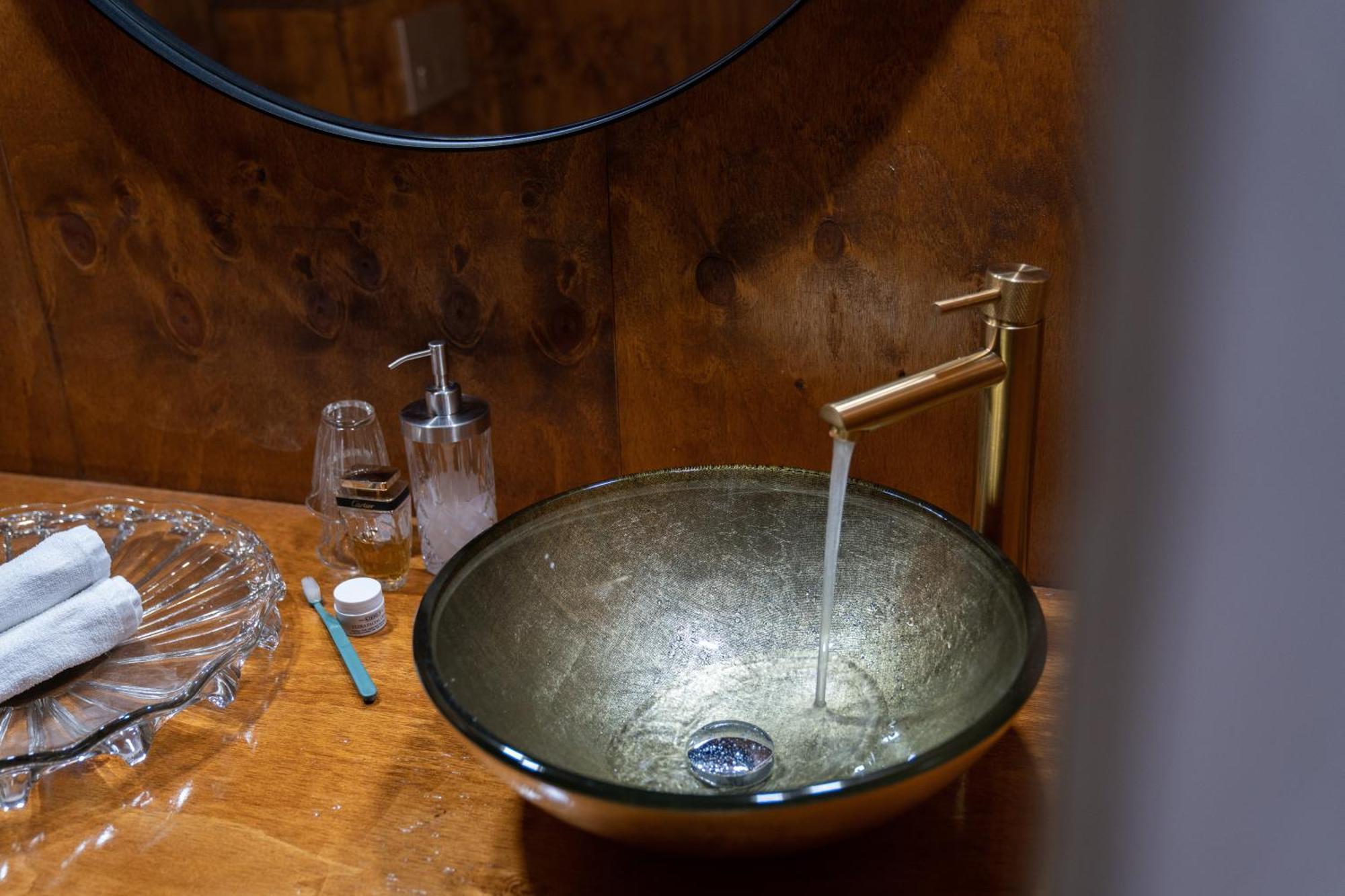 Boutique Hotel Villa Trompenberg ฮิลเวอร์ชุม ภายนอก รูปภาพ