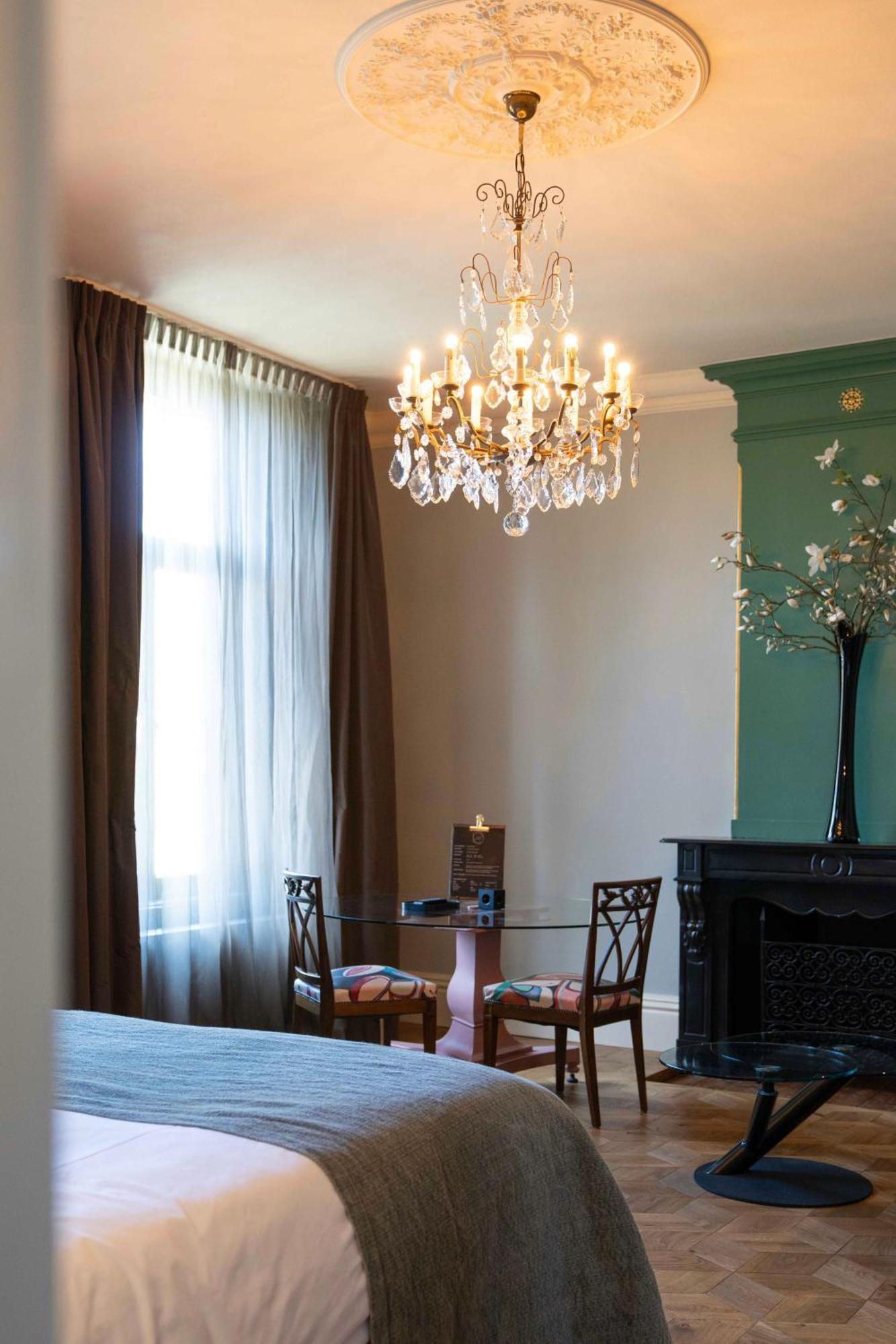 Boutique Hotel Villa Trompenberg ฮิลเวอร์ชุม ภายนอก รูปภาพ