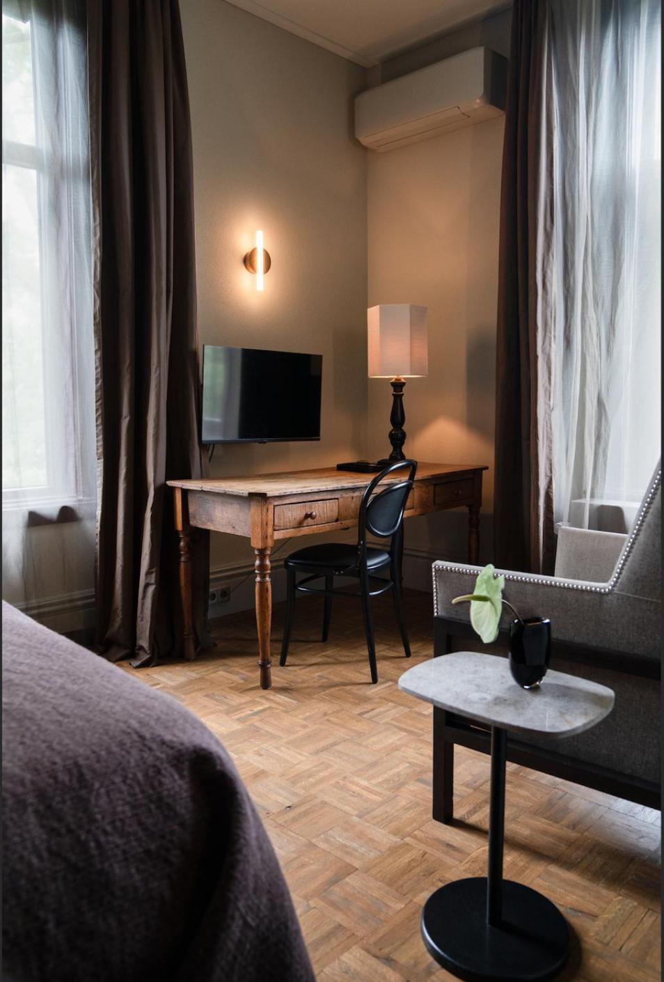 Boutique Hotel Villa Trompenberg ฮิลเวอร์ชุม ภายนอก รูปภาพ