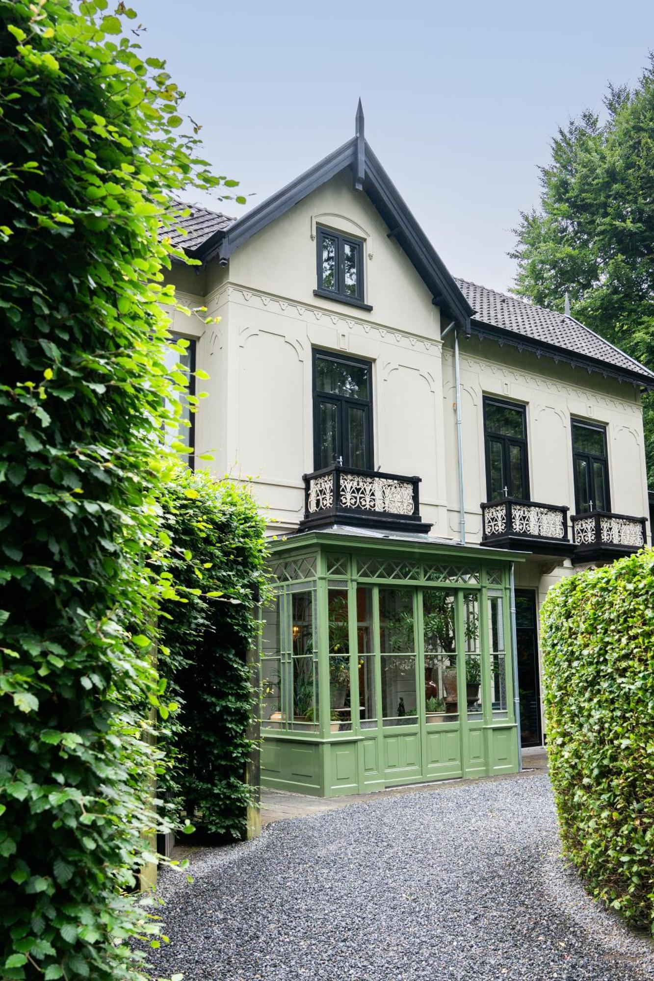 Boutique Hotel Villa Trompenberg ฮิลเวอร์ชุม ภายนอก รูปภาพ