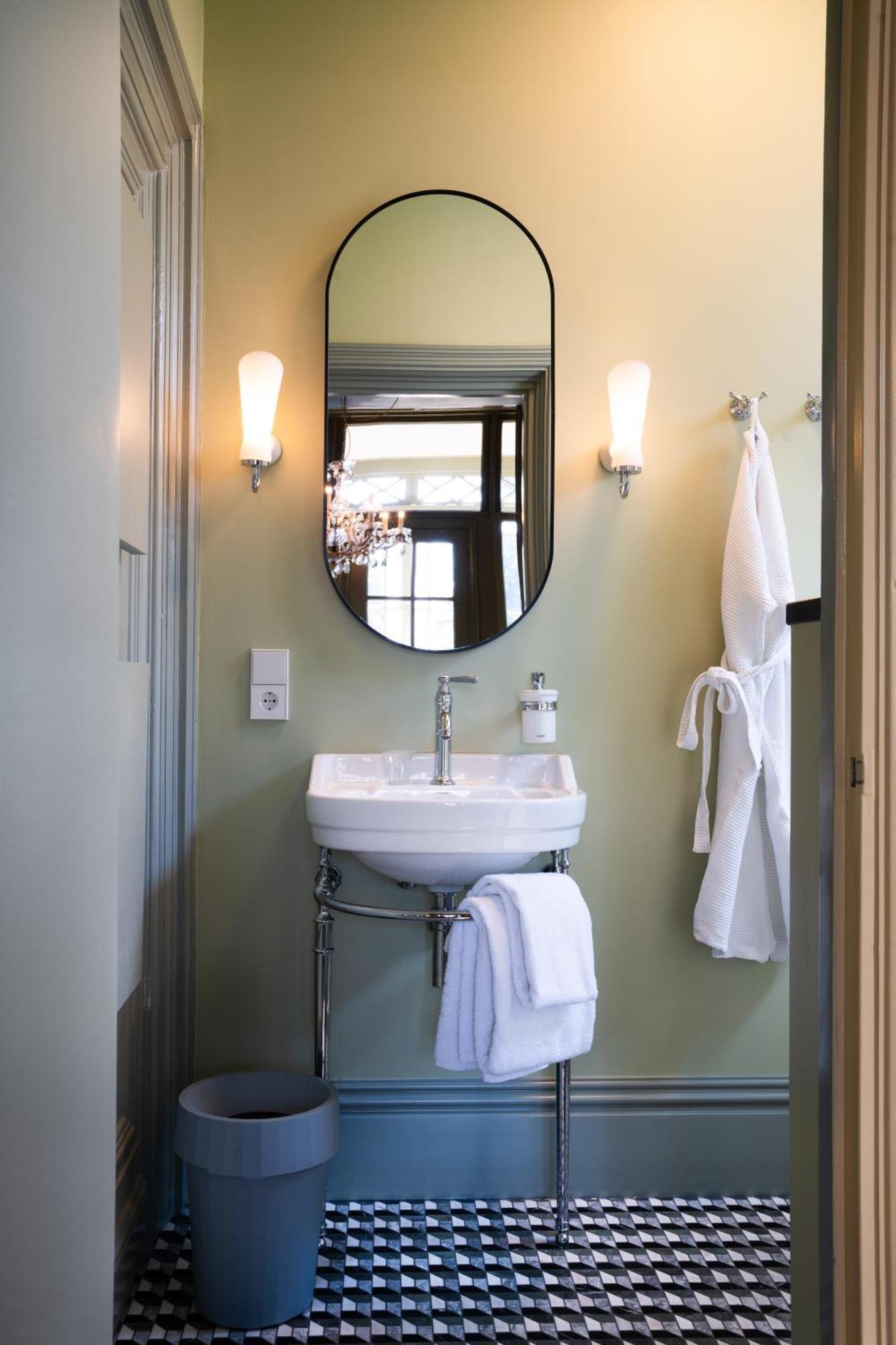Boutique Hotel Villa Trompenberg ฮิลเวอร์ชุม ภายนอก รูปภาพ