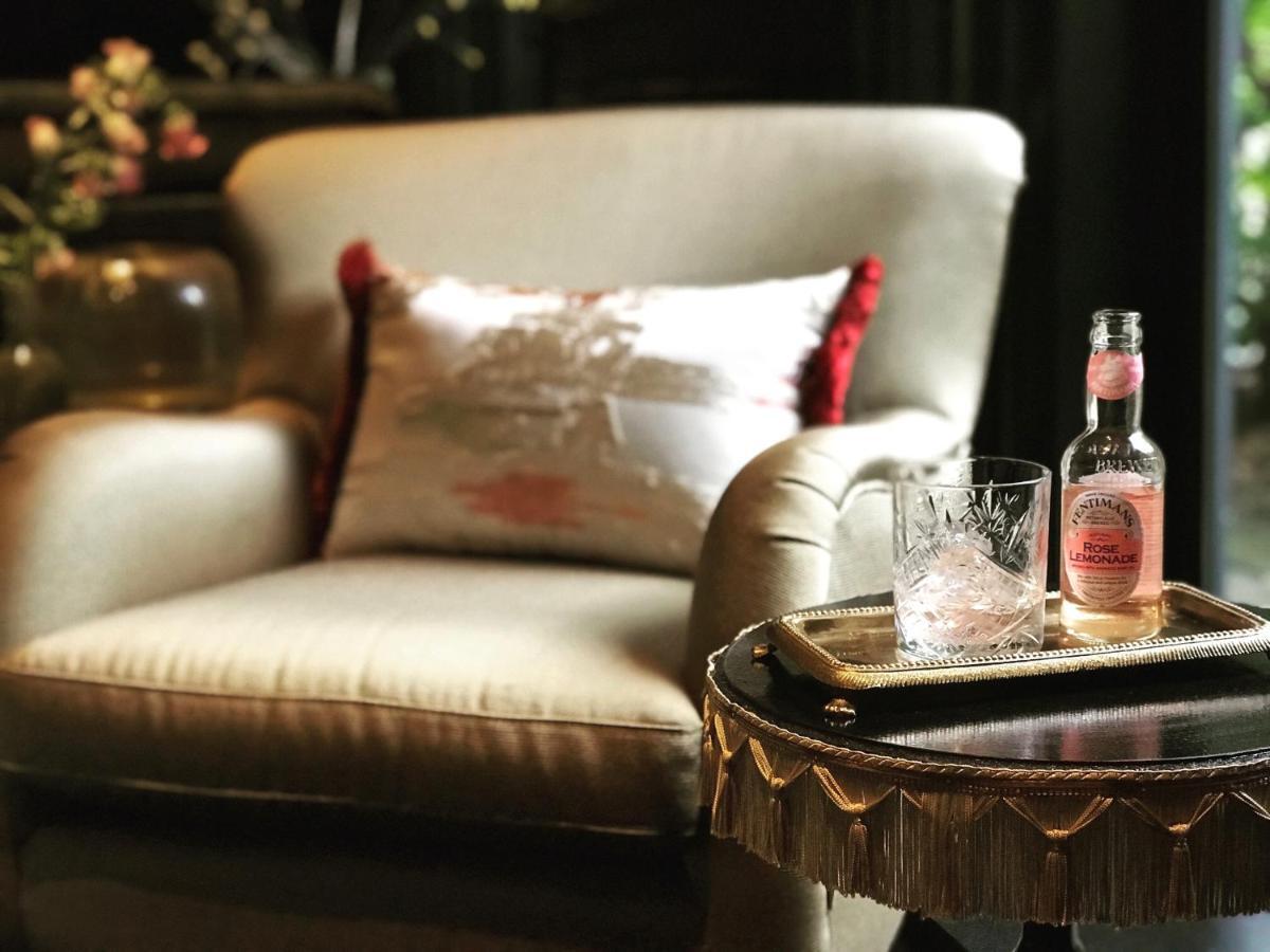 Boutique Hotel Villa Trompenberg ฮิลเวอร์ชุม ภายนอก รูปภาพ